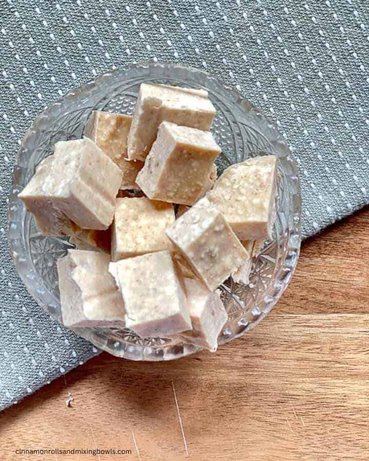 Low carb cream cheese fudge with peanut butter sliced and in serving bowl